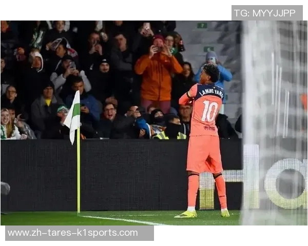 每体:埃尔切队中有三名巴萨布景球员,赛前赛后我们热心沟通 每体:埃尔切队中有三名巴萨布景球员,赛前赛后我们热心沟通